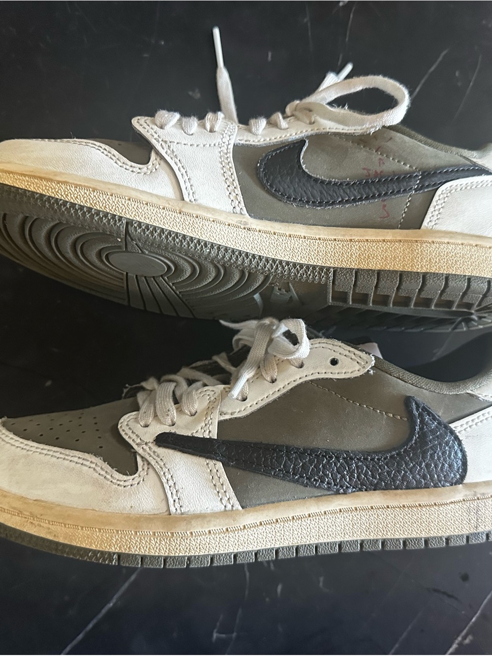 Nike Kids Low-Top Sneakers in White, Gray & Black - Picture 4 of 8